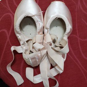 Used pointe shoes